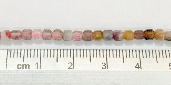 STR03C Turmalina Cubo facetada 3x3mm Colores